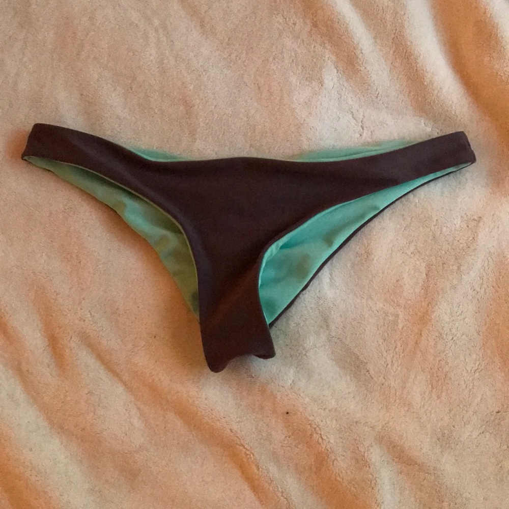 Reversible bikini bottoms